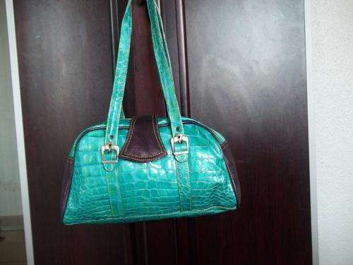 **Stunning 100%  Genuine leather SMALLER Hand Bag in  TEAL GREEN. Great modern style, made to last!