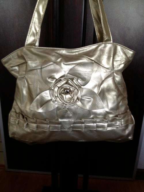Beautiful ladies Soft leather look hand bag in GOLD!. Great everyday hand bag.