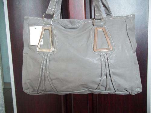 Beautiful ladies Soft leather look hand bag in GREY !. Great everyday hand bag.
