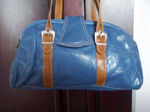 Stunning 100%  Genuine leather SMALLER Bag in  BLUE. Great modern style, made to last!
