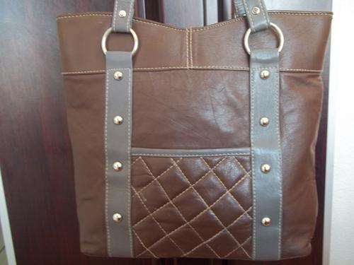 *NEW ARRIVALS***Stunning 100%  Genuine leather  Hand Bag in A GORGEOUS BROWN . A great buy!.