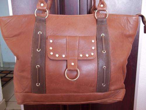 **stunning** 100%  Genuine leather LARGE TRAVEL/HAND Bag in BROWN. TRAVEL IN STYLE!