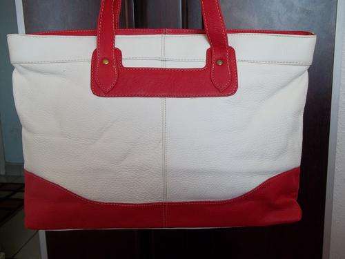 **stunning** 100%  Genuine leather LARGE TRAVEL/HAND Bag in SOFT CREAM. TRAVEL IN STYLE!