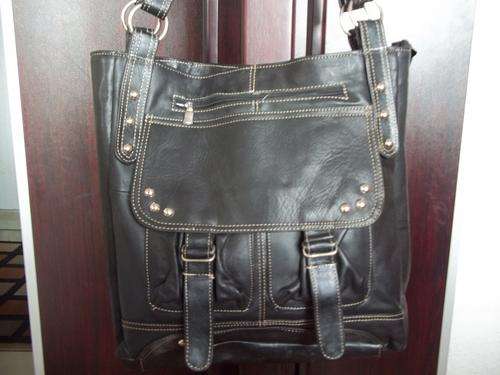 **NEW ARRIVAL**stunning 100%  Genuine leather LARGE TRAVEL/HAND Bag in BLACK.