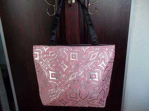 **Gorgeous ladies SUEDE casual hand bag in PINK & SILVER. Trendy and fashionable. A great Buy!