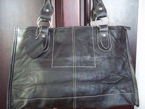 **ONLY ONE**NEW ARRIVAL**stunning 100%  Genuine leather HAND Bag in BLACK.