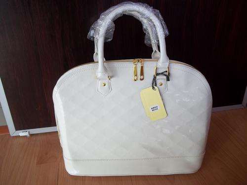 **DESIGNER STYLE faux ostrich ladies hand bag in PATENT WHITE. Trendy and fashionable. A great Buy!