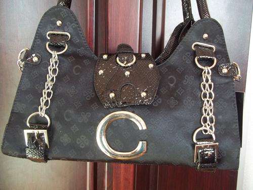 **Gorgeous ladies hand band in BLACK. Trendy and fashionable. A great Buy!
