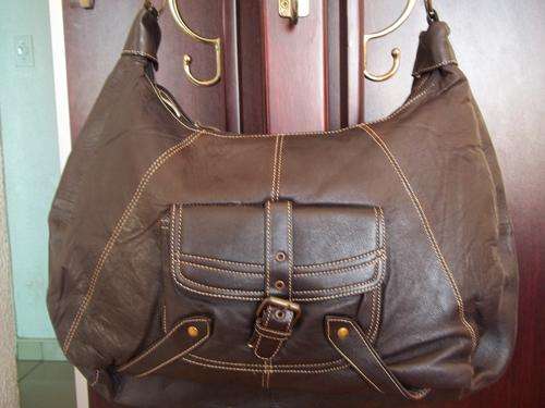**ONLY 1*NEW ARRIVALS***Stunning 100%  Genuine leather  Hand Bag in  BLACK A great buy!.