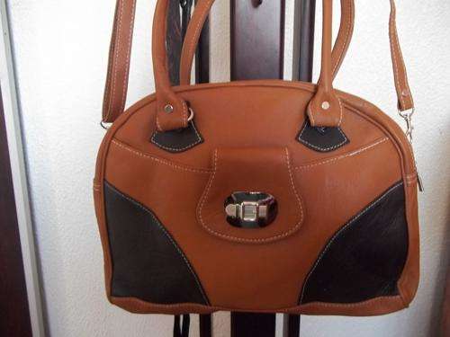 **ONLY 1*NEW ARRIVALS***Stunning 100%  Genuine leather  Hand Bag in BROWN . A great buy!.