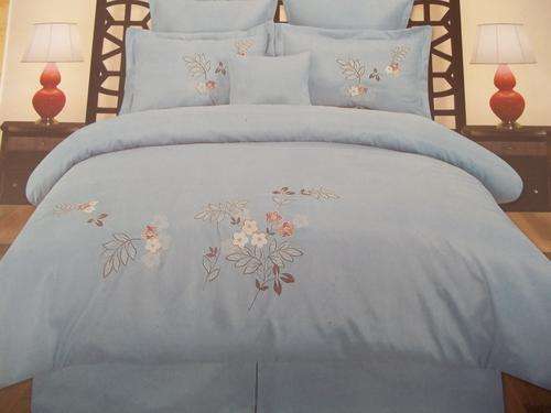 **LATE ENTRY**Stunning 6 Pcs Embroidered duvet cover set in a Lovely SKY BLUE. Queen size