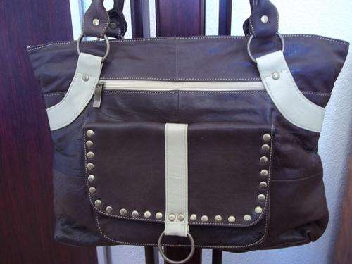 *NEW ARRIVALS***Stunning 100%  Genuine leather  Hand Bag. A great buy!.
