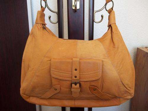 *NEW ARRIVALS***Stunning 100%  Genuine leather  Hand Bag in  DESERT BROWN. A Great buy!!