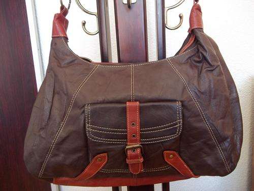 *NEW ARRIVALS***Stunning 100%  Genuine leather  Hand Bag. A Great buy!!