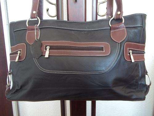 WOW! GORGEOUS NEW ARRIVALS***Stunning 100%  Genuine leather  Hand Bag inBLACK & BROWN. A great buy!.