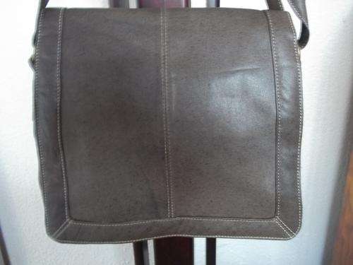 WOW! GORGEOUS NEW ARRIVALS***Stunning 100%  Genuine leather  Hand Bag. A great buy!.