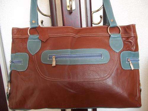 WOW! GORGEOUS NEW ARRIVALS***Stunning 100%  Genuine leather  Hand Bag in BROWN. A great buy!.