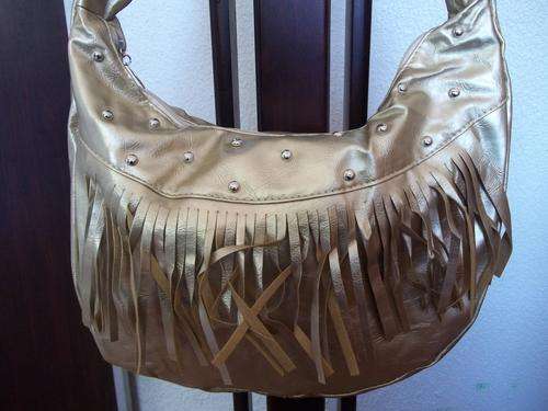 **Beautiful ladies Soft leather look hand bag in GOLD !. Great everyday hand bag.
