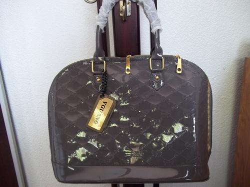 LATE ENTRY**DESIGNER STYLE** ladies hand bag in GREY. Trendy and fashionable. A great Buy!