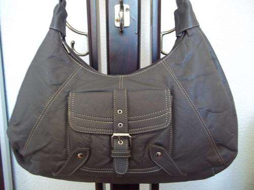 *NEW ARRIVALS***Stunning 100%  Genuine leather  Hand Bag in GREY. A Great buy!!