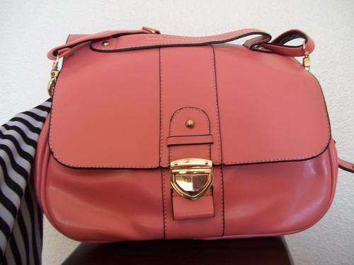 **Gorgeous ladies Soft leather look hand bag in CANDY Pink. Styled in Italy. GREAT QUALITY!