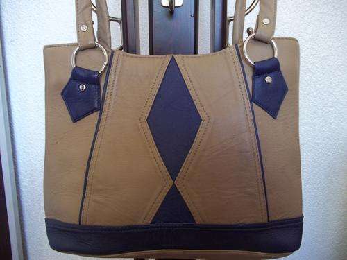 *NEW ARRIVALS***Stunning 100%  Genuine leather  Hand Bag in TAN. A Great buy!!