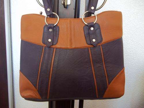 *NEW ARRIVALS***Stunning 100%  Genuine leather  Hand Bag in TAN. A Great buy!!