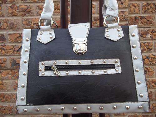 ***NEW ARRIVALS***Stunning Ladies leather Bag in BLACK & GREY.  A Great buy!
