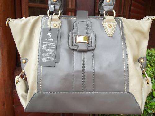 ***NEW ARRIVAL***Stunning Ladies leather Bag in GREY WITH STUDS.  A Great buy!