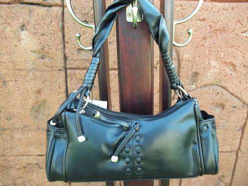 **Gorgeous ladies Soft leather look hand bag in BLACK. Styled in PARIS. GREAT QUALITY!