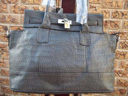 ***ONLY ONE***Stunning Ladies leather Bag in GREY.  A Great buy!