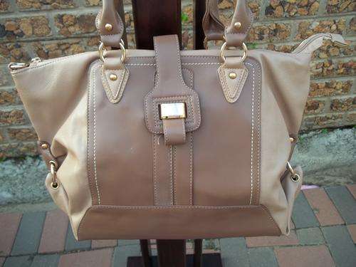 ***ONLY ONE***Stunning Ladies leather Bag in TAN.  A Great buy!