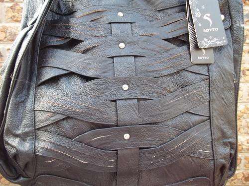 ***ONLY ONE***Stunning Ladies leather Bag in BLACK.  A Great buy!