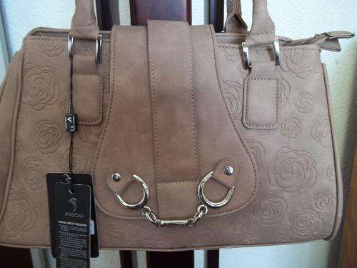 ***ONLY ONE***Stunning Ladies leather Bag in apricot.  A Great buy!