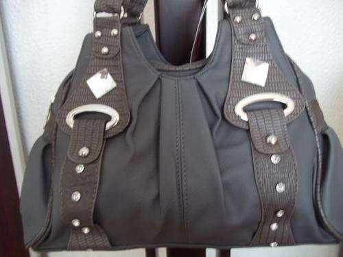 Stunning Ladies PU leather Bag in GREY.  A Great buy! Designed in Italy!