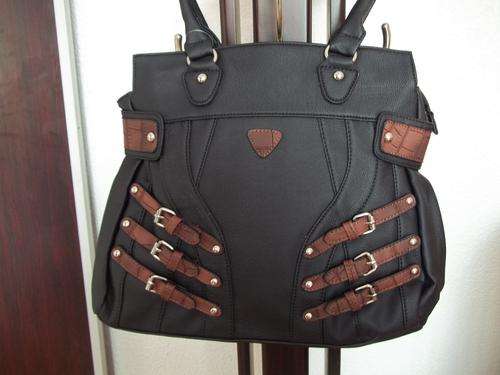 **LATE ENTRY**Stunning Ladies PU leather Bag in BLACK.  A Great buy! Great Quality!