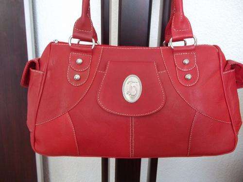 *Only One!*NEW ARRIVALS***Stunning 100%  Genuine leather  Hand Bag in RED. A great buy!.