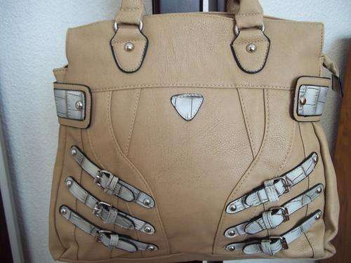 Stunning Ladies PU leather Bag in CREAM.  A Great buy! Great Quality!