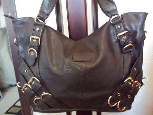 *LATE ENTRY*Stunning Ladies PU leather Bag in BLACK.  A Great buy! Great Quality!