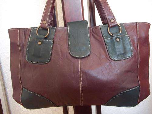 *Only One!*NEW ARRIVALS***Stunning 100%  Genuine leather  Hand Bag in  MAROON. A great buy!.