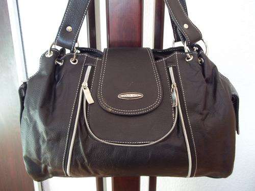 ***NEW ARRIVALS***Stunning 100%  Genuine  Leather Hand Bag in BLACK. A great buy!.
