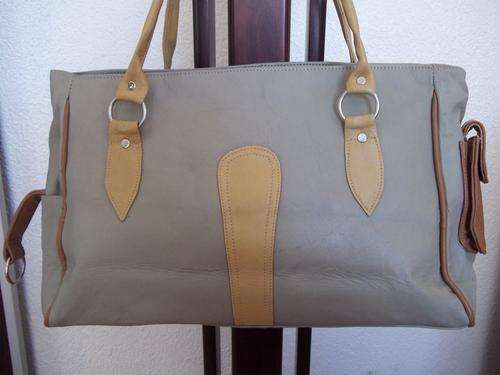 ***NEW ARRIVALS***Stunning 100%  Genuine  Leather Hand Bag in CAMEL BROWN. A great buy!.