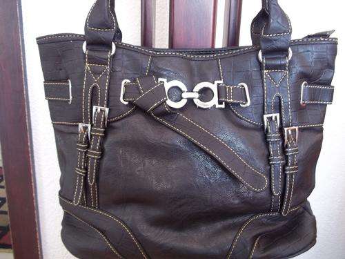 **Stunning Ladies PU leather Bag in BLACK.  A Great buy! Great Quality!