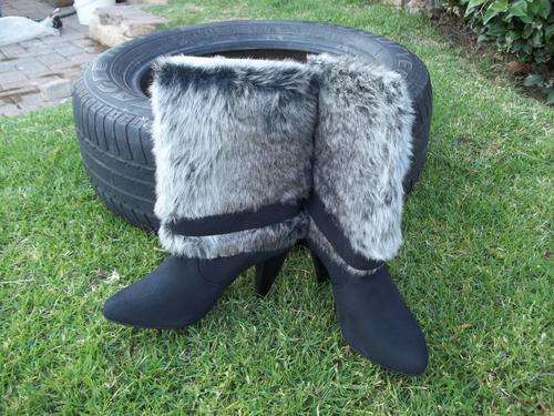 Beautiful ladies Suede and Fur ankle BOOTS, A must have for this winter, Black- SIZES 8,8.5,9,9.5,10