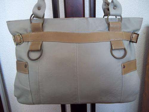 ***NEW ARRIVALS***Stunning 100%  Genuine  Leather LARGE Hand Bag in CAMEL. A great buy!.