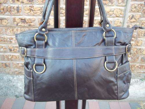 ***NEW ARRIVALS***Stunning REAL  Leather Hand Bag in BLACK. A great buy!.