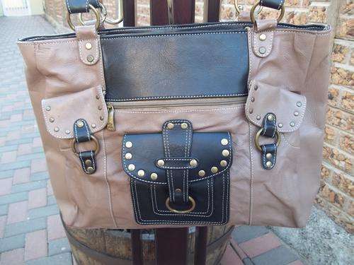 ONLY ONE!**stunning  Genuine leather LARGE TRAVEL/HAND CAMEL & BLACK. Travel in STYLE!