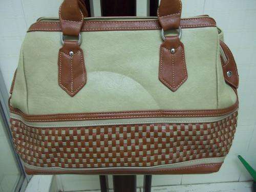 ***Stunning Ladies bonded leather Bag in CAMEL & BROWN.  A Great buy! Great Quality!