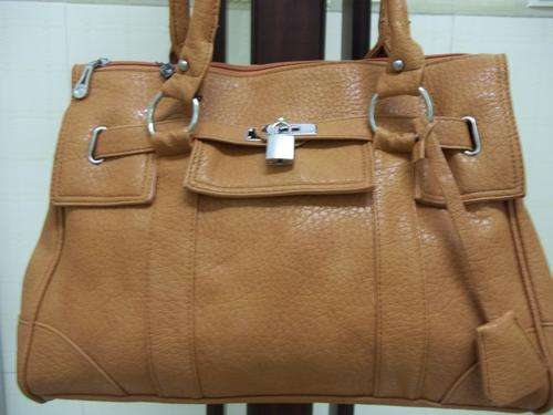 New Arrival***Stunning Ladies leather Bag in  DARK BROWN padlock Bag.  Great quality,A Great buy!