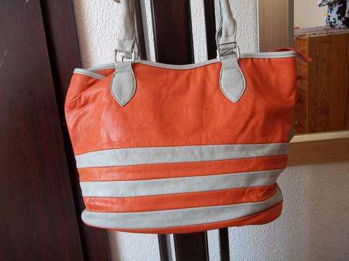 ONLY ONE***Stunning Ladies leather Bag in  ORANGE.  Great quality,A Great buy!